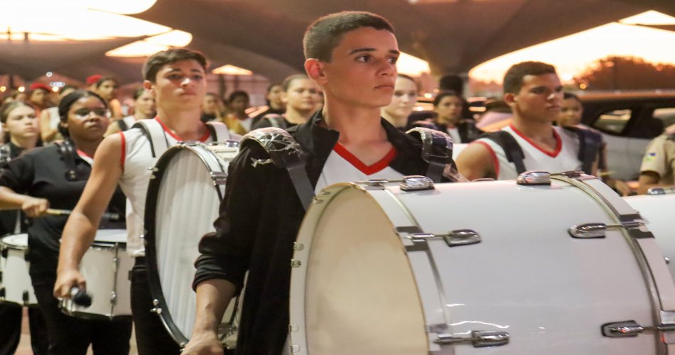 Banda Marcial do Colégio Tiradentes se Apresenta no Cacoal Shopping
